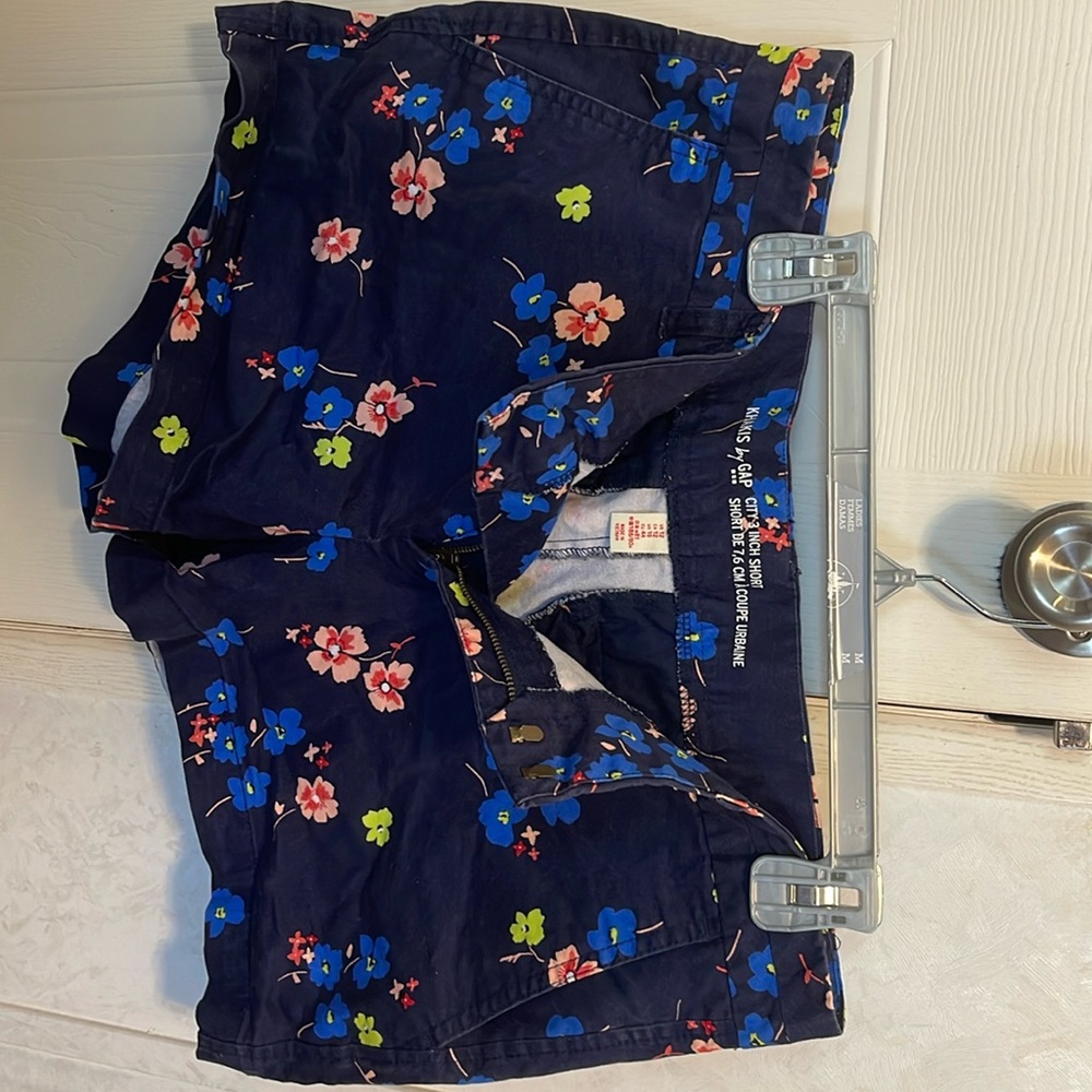Khakis by Gap 3 inch shorts